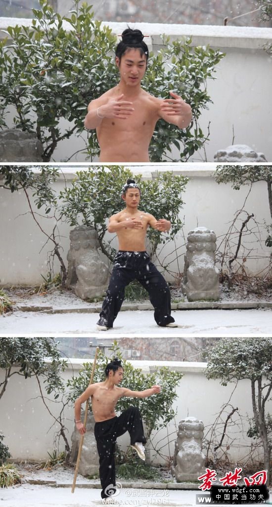 武当弟子雪中赤膊习武走红 网友直呼强悍(图